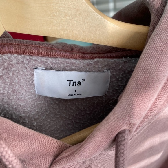 Aritzia TNA Crop Boyfriend Hoodie Mauve - Picture 5 of 6